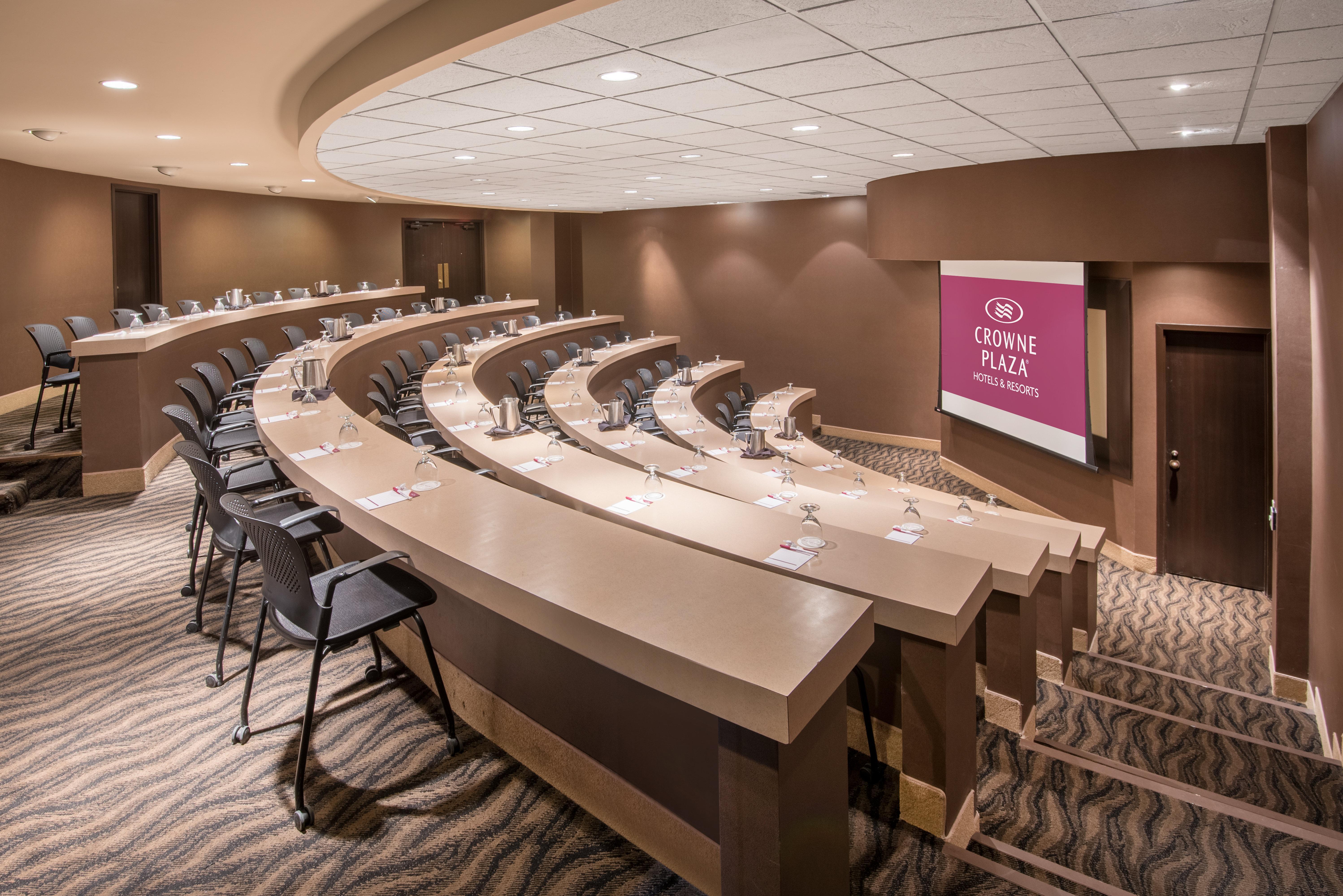 Crowne Plaza Indianapolis-Airport By Ihg Hotel Exterior photo
