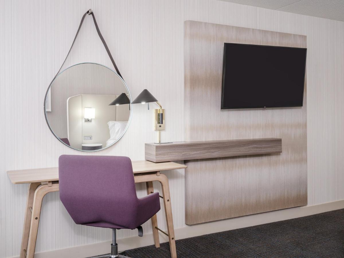 Crowne Plaza Indianapolis-Airport By Ihg Hotel Exterior photo