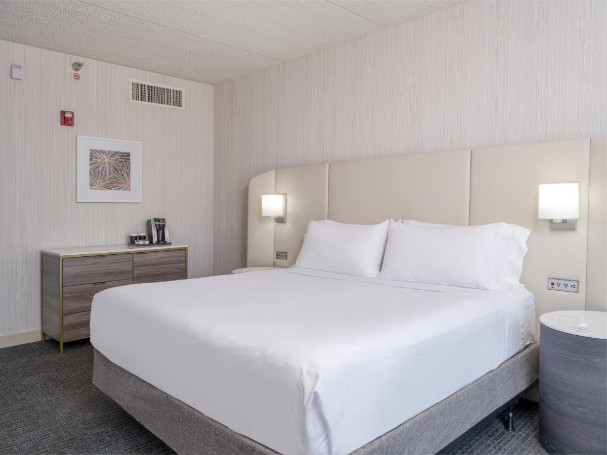 Crowne Plaza Indianapolis-Airport By Ihg Hotel Exterior photo