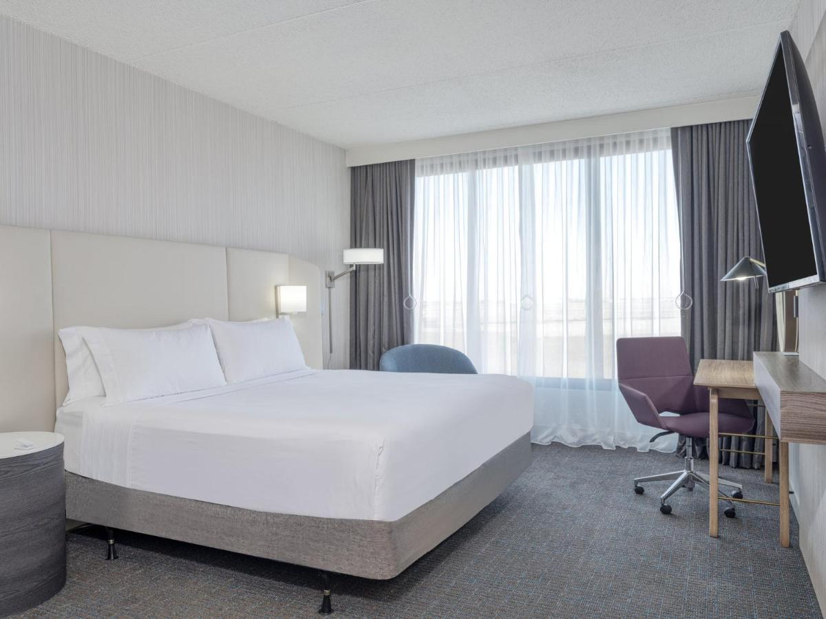 Crowne Plaza Indianapolis-Airport By Ihg Hotel Exterior photo