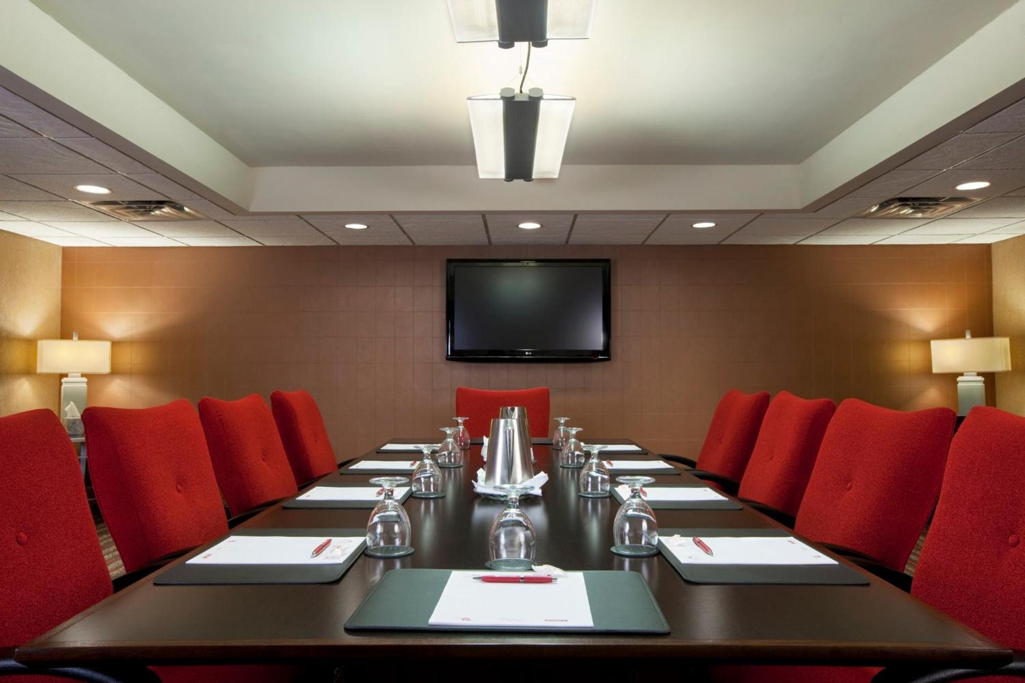 Crowne Plaza Indianapolis-Airport By Ihg Hotel Exterior photo